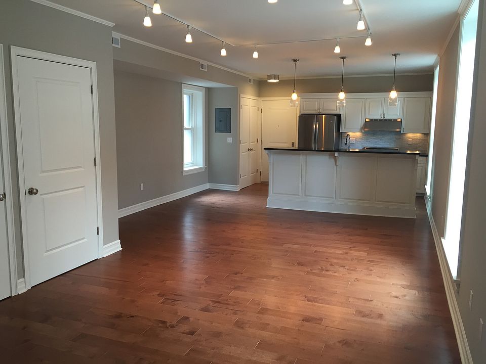 1st image of 10 Phila St