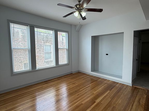 3rd image of 358 E 70th Pl