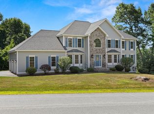 8 Cobblestone Rd, Pelham, NH 03076