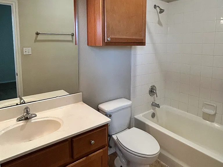 2108 Main St #5 — Photo 4