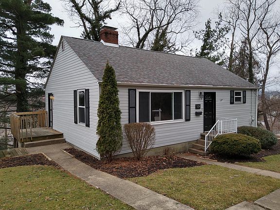 2nd image of 934 Hillcrest Dr