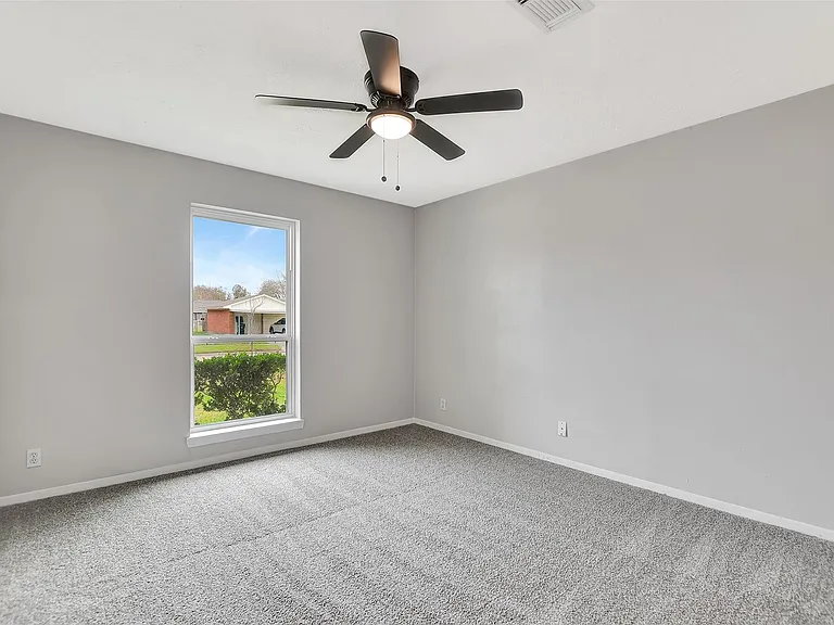 704 Teabury Ave — Photo 30