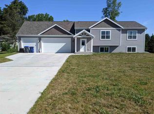 493 Nye St, Hortonville, WI 54944