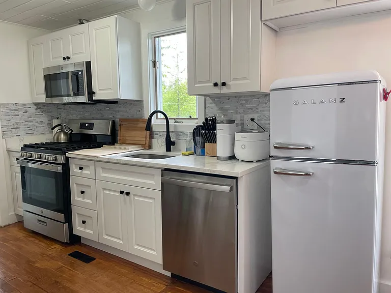 Hemlock Rd — Photo 11