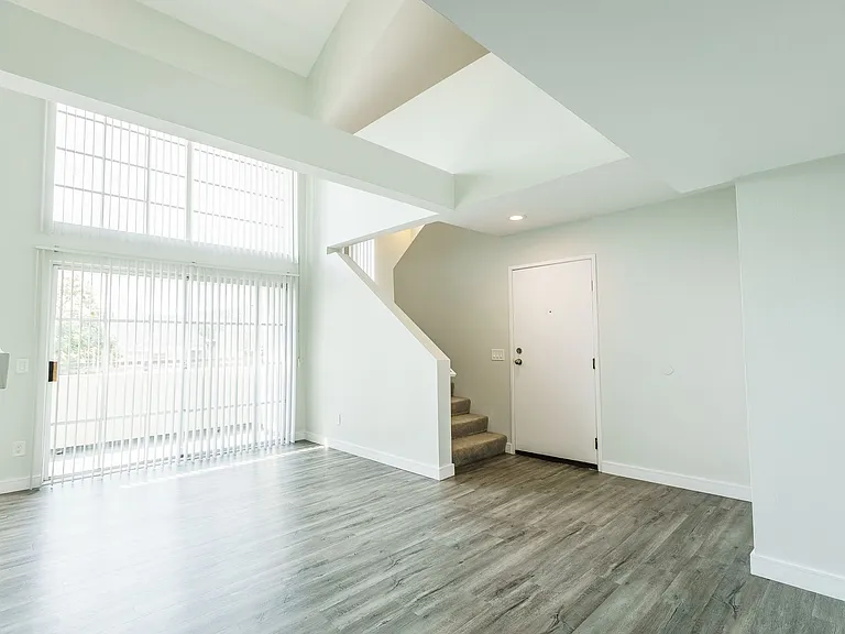 960 N. Alfred — Photo 24