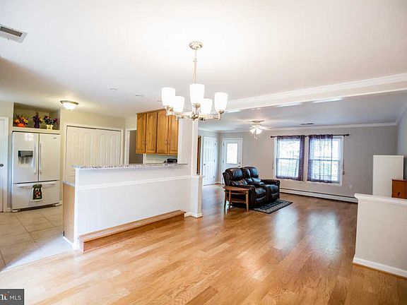 5th image of 1004 N Argonne Ave