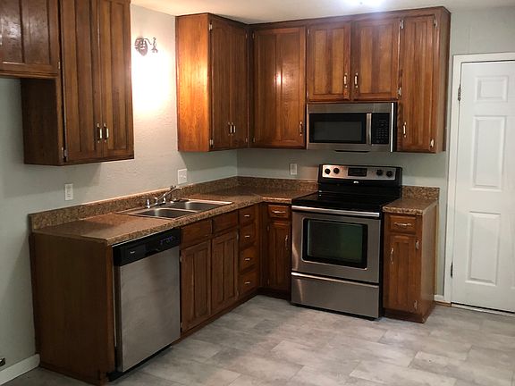3rd image of 410 Pearl St