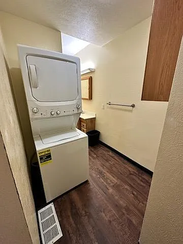 Washer and Dryer INCLUDED!