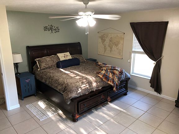 Master Bedroom, King Bed