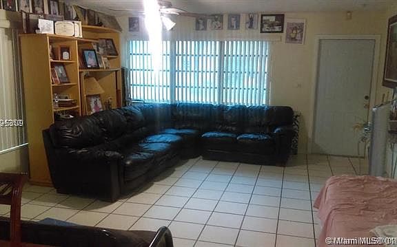 3rd image of 905 NE 144th St