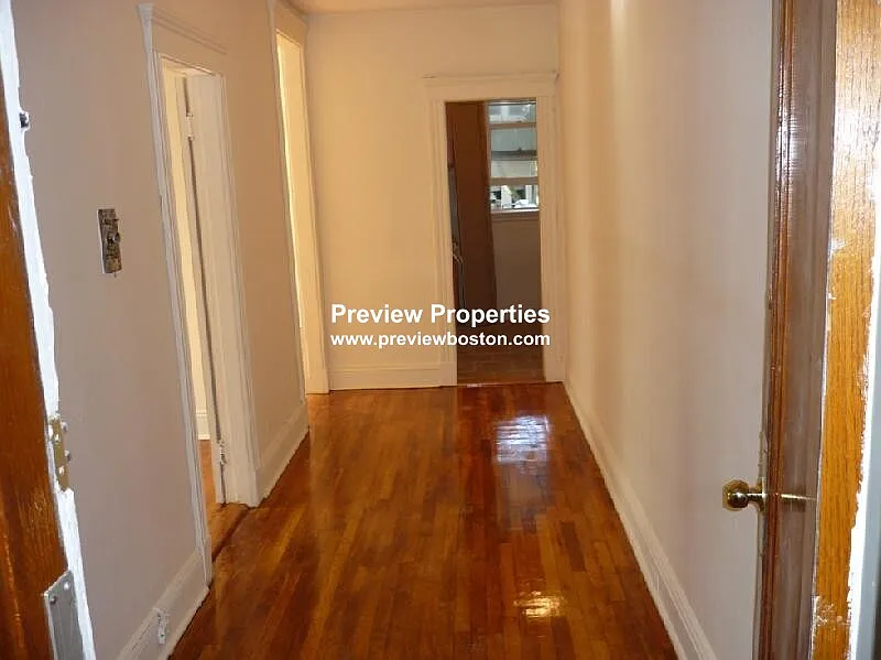 1 bed, 1.0 bath, $2,400 — Photo 2