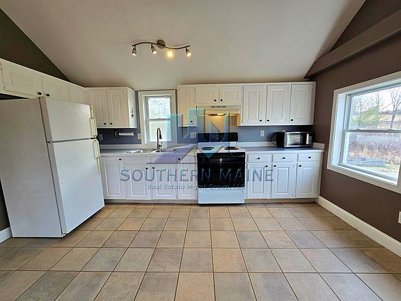 3rd image of 392 Roosevelt Trl