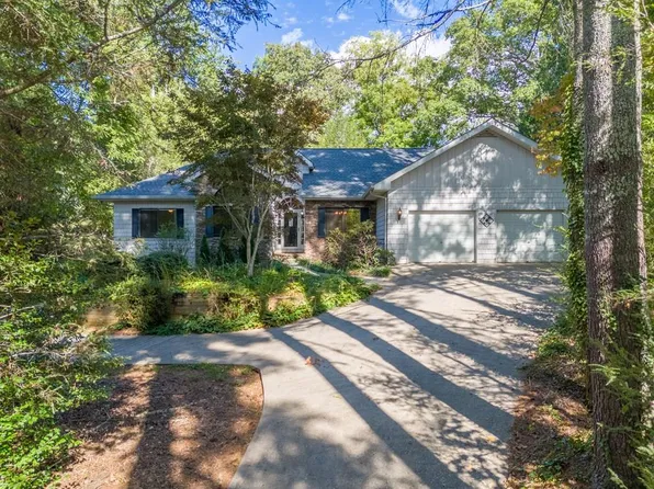 312 E Dogwood Dr, Franklin, NC 28734