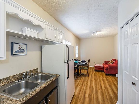 2nd image of 326 E High St APT 1