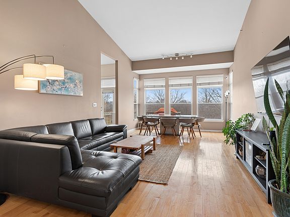 3rd image of 272 Prairie View Ln