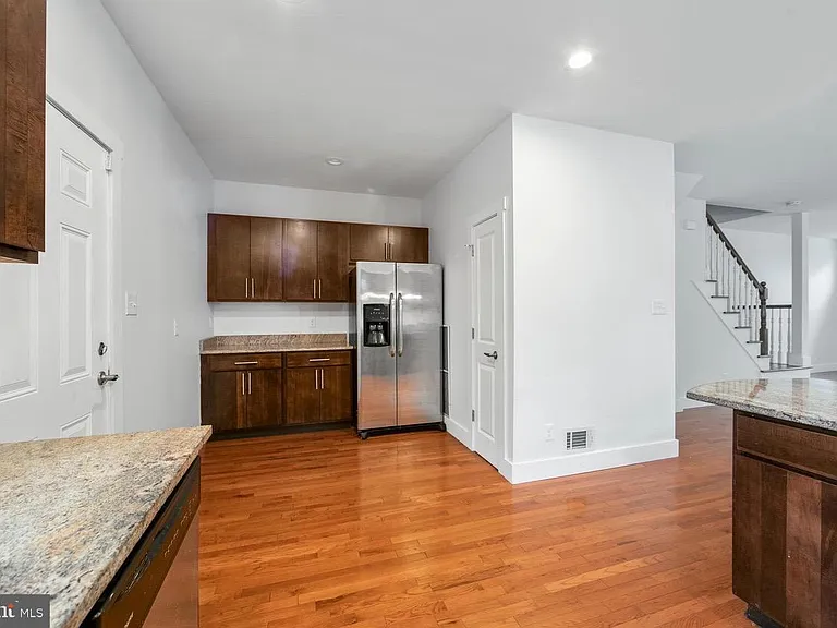 457 S 6th St — Photo 11