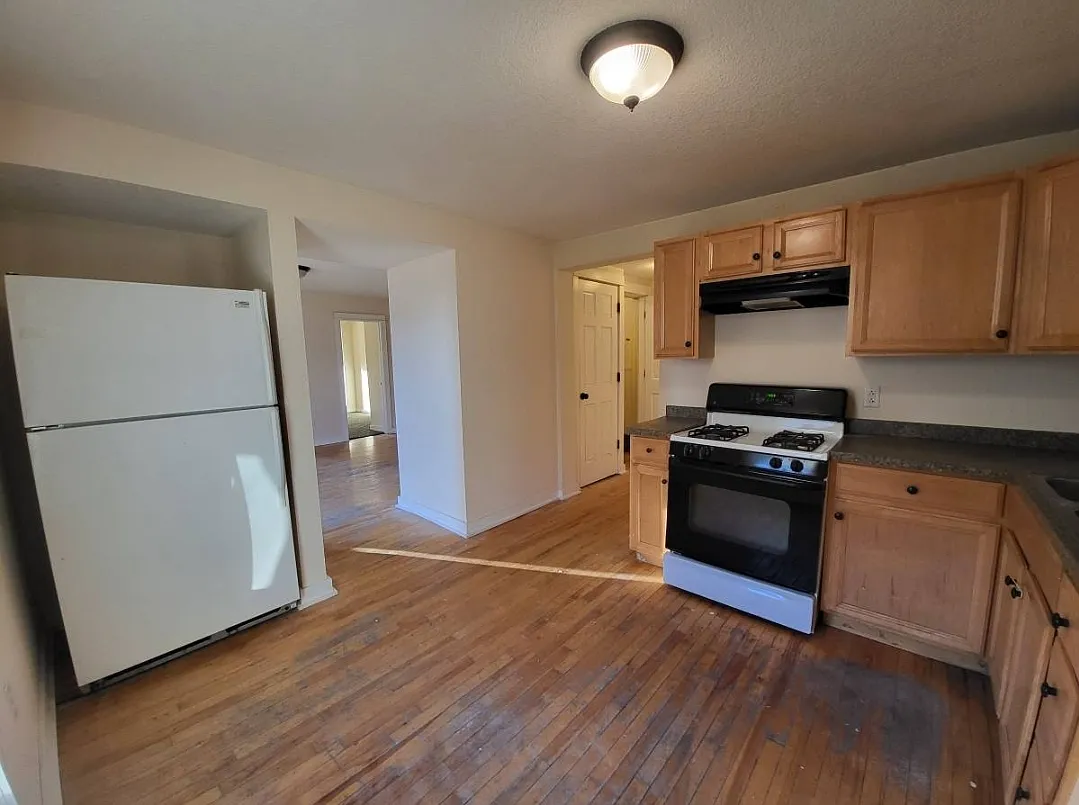 3 bed, 1200 sqft, $1,850 — Photo 1