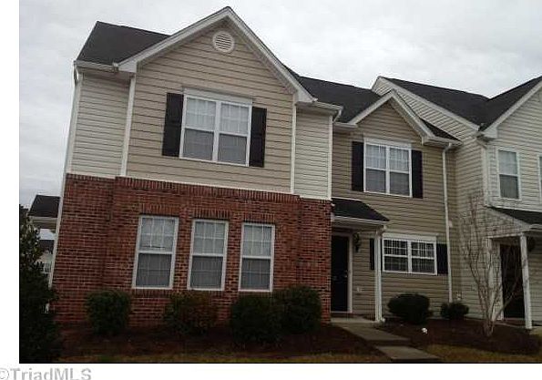 1st image of 114 Breezeway Ln