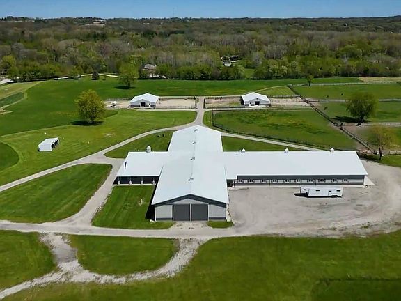 2nd image of 15917 Kishwaukee Valley Rd