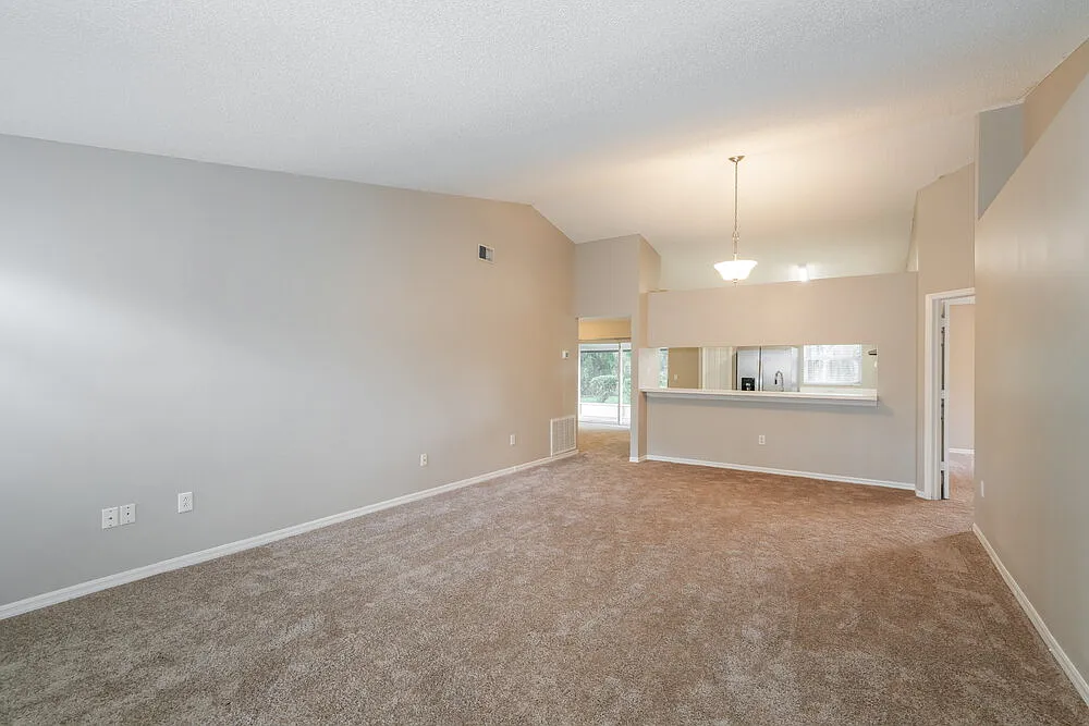 3 bed, 2.0 bath, 1626 sqft, $2,295 — Photo 4