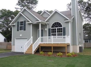 30 Adobe Dr, Shirley, NY 11967