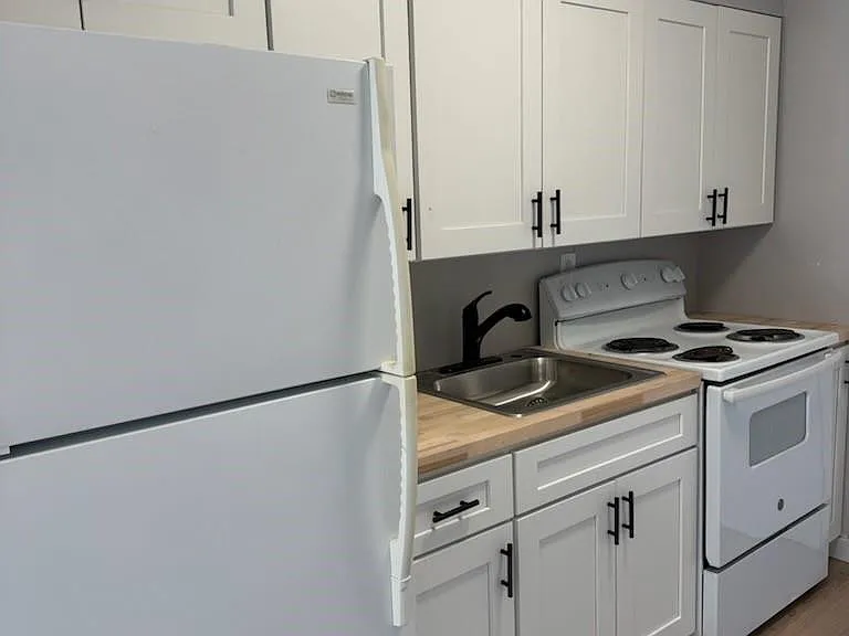 704 S Main Ave — Photo 2