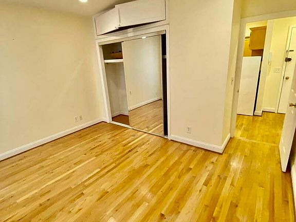 4th image of 1590 York Ave APT 3