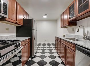 1220 E Algonquin Rd #DEV1H, Schaumburg, IL 60173