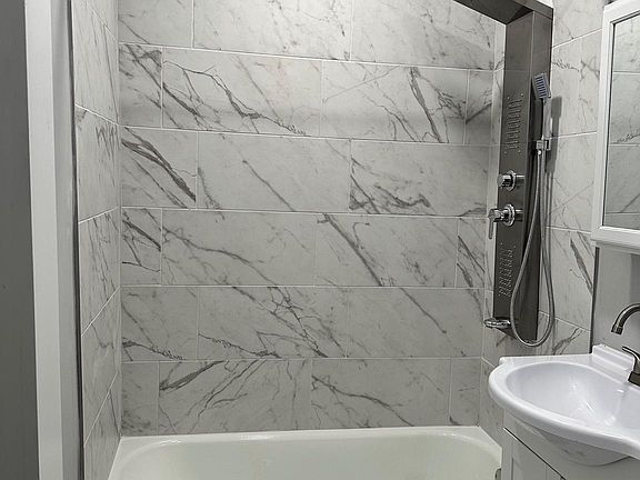 5th image of 200-205 W Sedgwick St #300