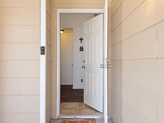 5th image of 2752 Maplewood St