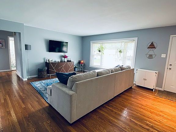 3rd image of 6326 Kingsway Dr
