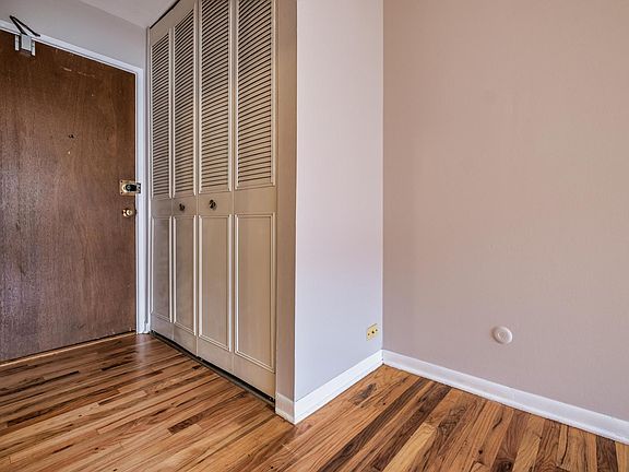 3rd image of 5450 N Winthrop Ave APT 308