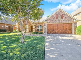 6300 Laurel Oak Ln, Arlington, TX 76001