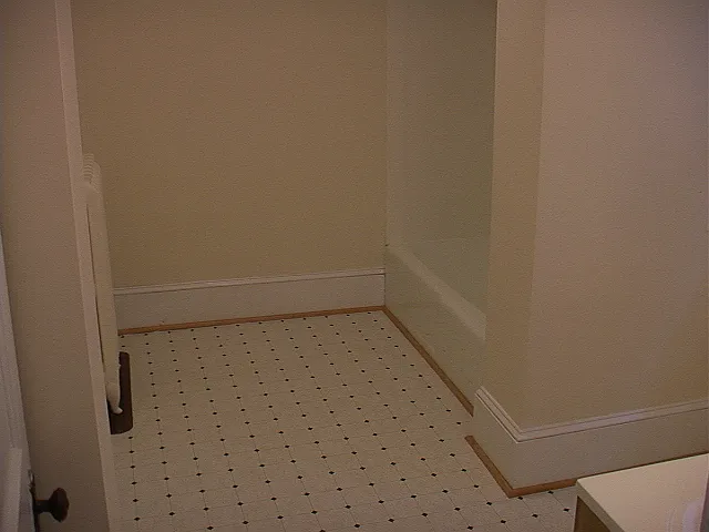 3 bed, 800 sqft, $2,300 — Photo 4