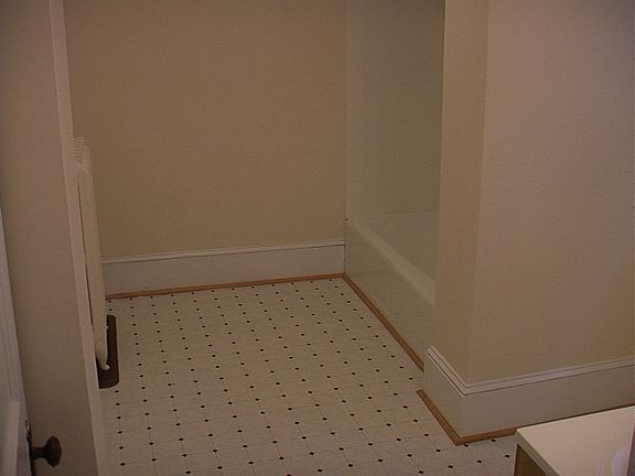 4th image of 103 N Champlain St #2
