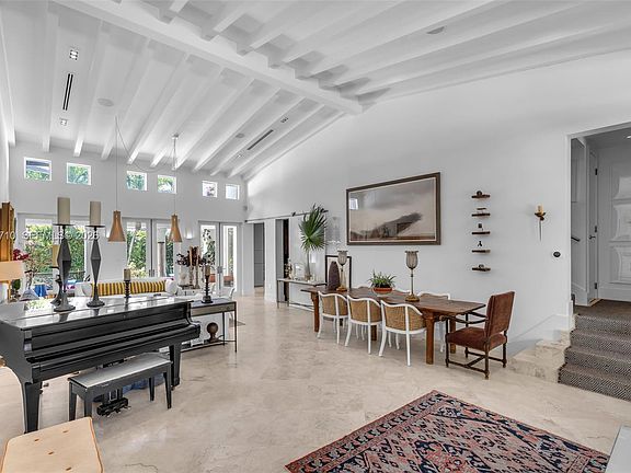 2nd image of 140 Hampton Ln