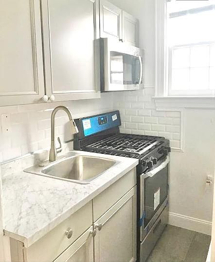 1st image of 45 Bayview Ave #2B