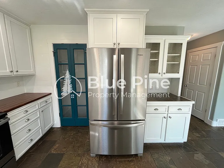 157 Leesburg Ln — Photo 7
