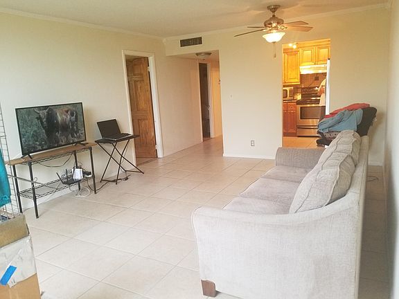 3rd image of 2731 Taft St APT 412