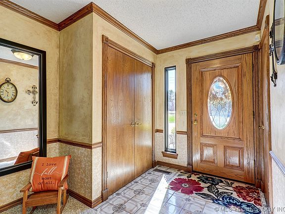 3rd image of 3405 Woodmere Ln