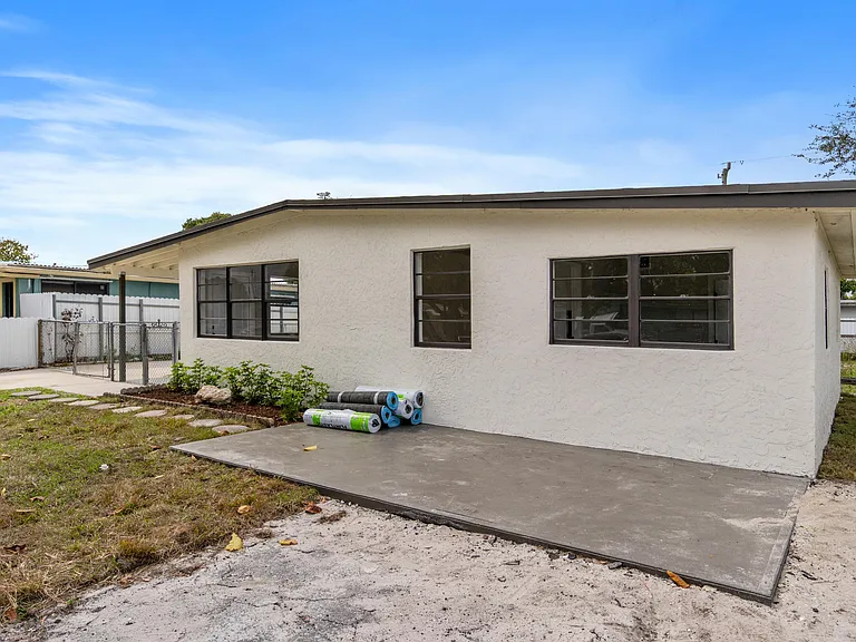 2415 Lewis Rd — Photo 6