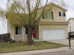 5216 Manor Ridge Dr, Pueblo, CO 81005