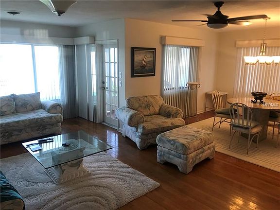 3rd image of 210 Bayside Dr