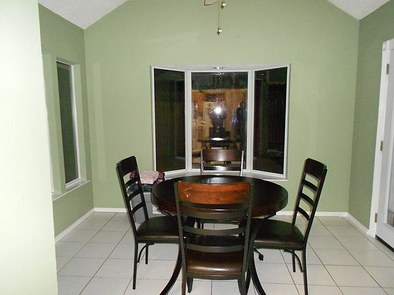 4th image of 18610 Seaton Dr