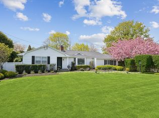 21 Platt Ter, Southampton, NY 11968