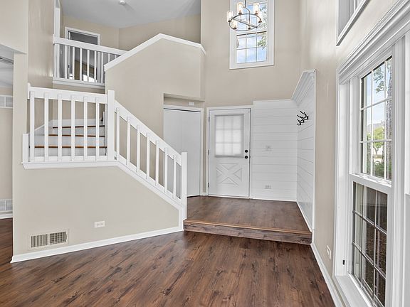3rd image of 4827 Turnberry Dr