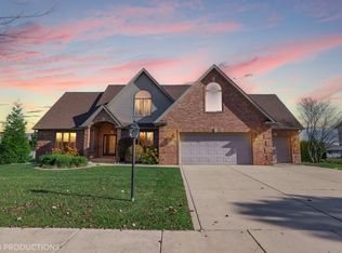 9023 Drake Dr, Saint John, IN 46373