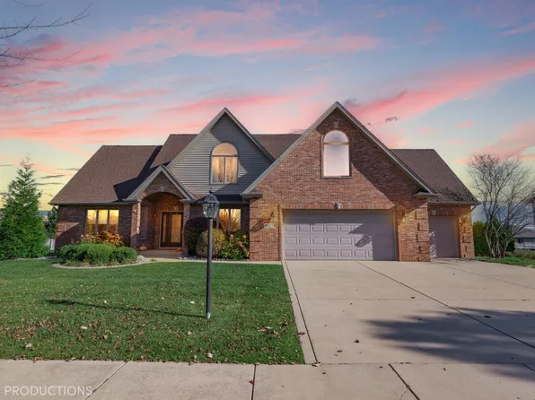 9023 Drake Dr, Saint John, IN 46373