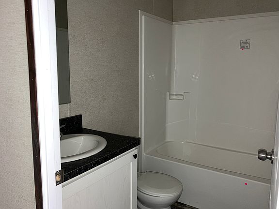 5th image of 707 SE 42nd St