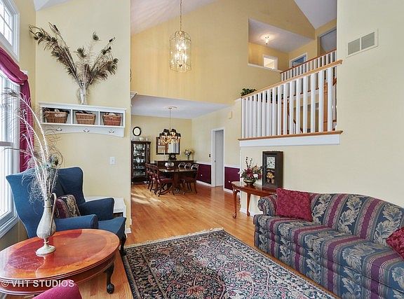 3rd image of 999 Mount Vernon Dr
